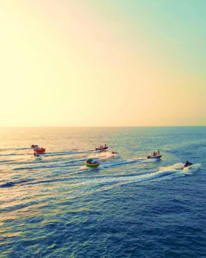 Jet ski à Guess Beach, Corales Plage